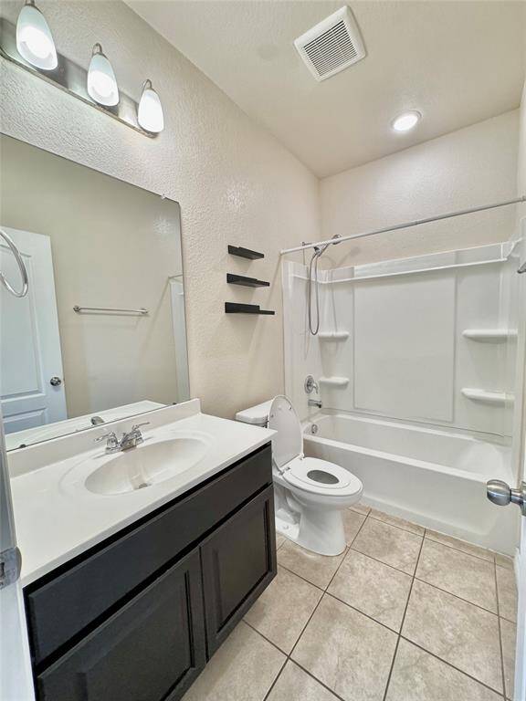 Bathroom in between Bedroom 1 & 2