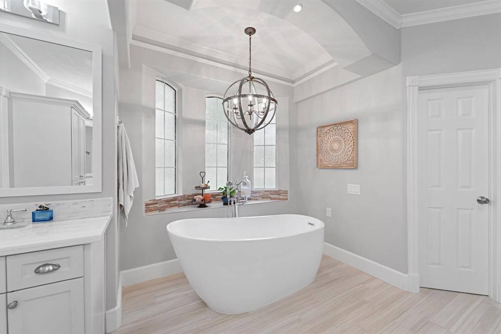 What a beautiful place to relax in this soaking tub!