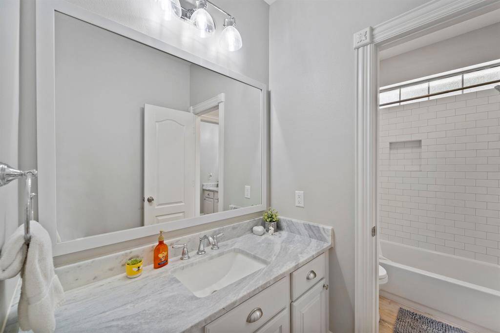 Full bathroom shared between the 2 secondary bedrooms. This is 1 of the 2 sinks.