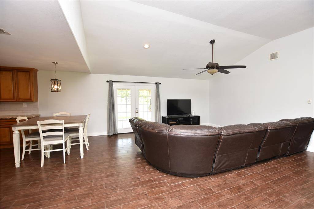 This generously sized living room offers plenty of space to accommodate a large sectional couch, making it perfect for gathering with family and friends.