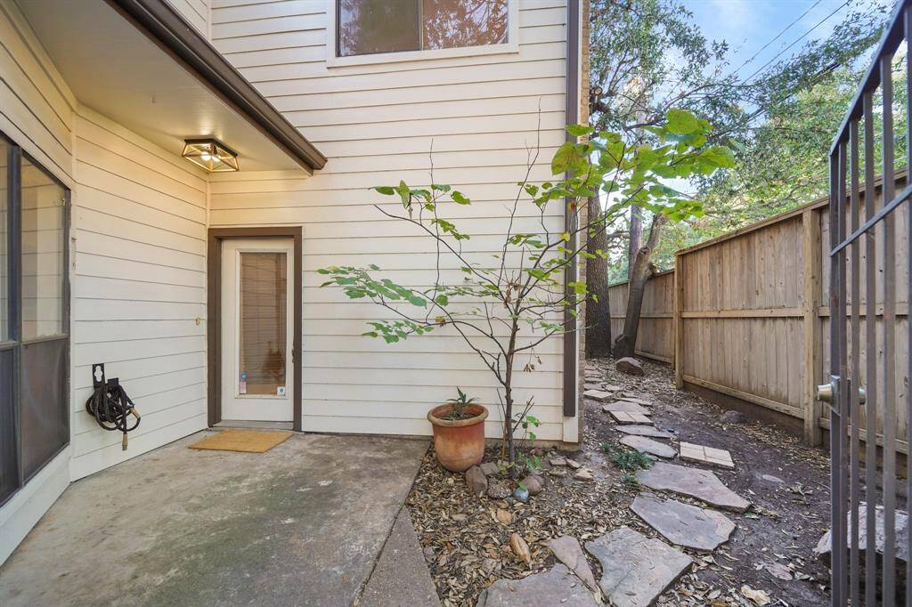 This cozy entryway is secured behind a gate with a lock for added privacy. Being an end unit offers a larger side yard and the benefit of only one neighbor!