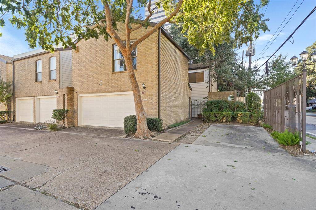 This gem is located mere moments from Houston's best dining and shopping! Easy access to main highways for commuting! Spacious two-car garage and guest parking!