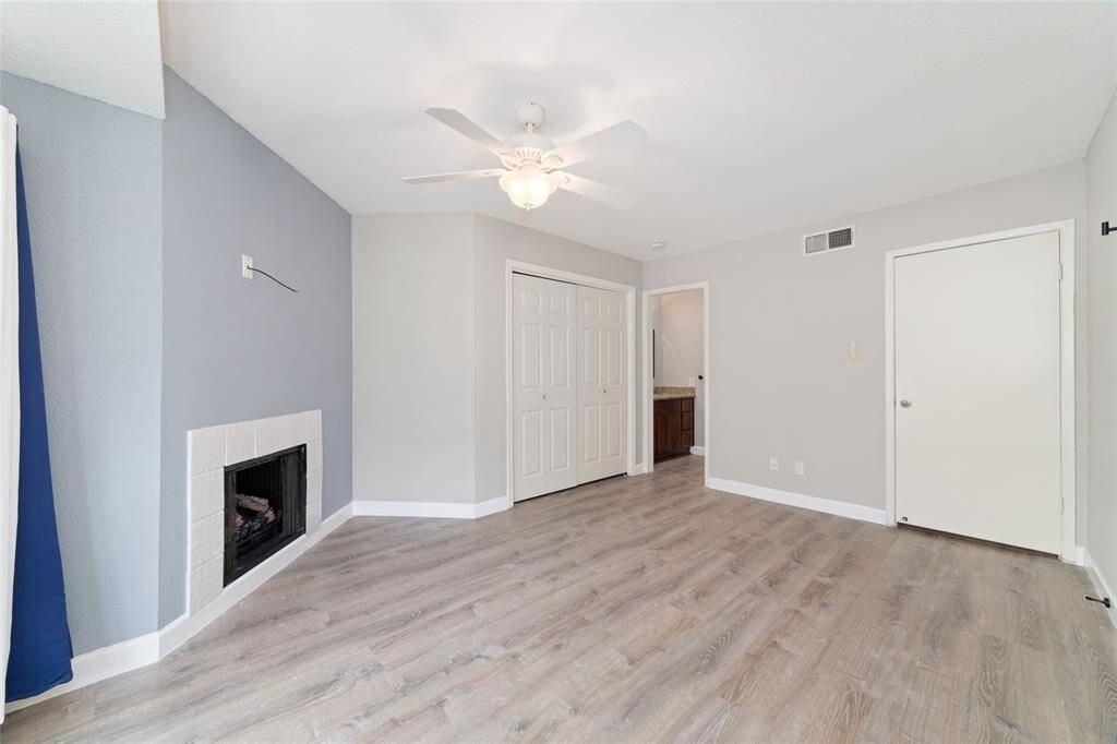 This peaceful space offers upgraded laminate flooring and its open layout flows directly into the en-suite bath, making the space both inviting and practical.