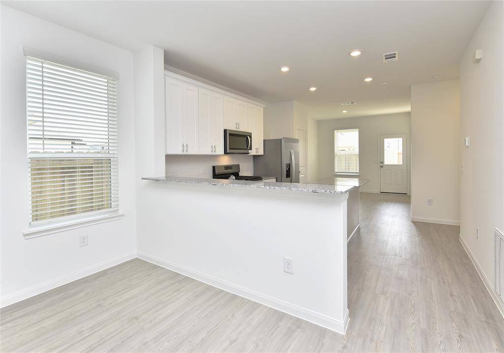 You will fall in love with the open and bright kitchen with kitchen island and recessed lighting.