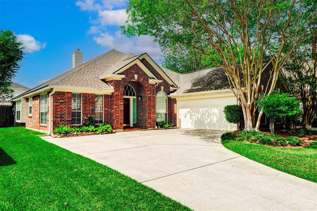 Beautiful one-story home. New roof installed in 2021.
