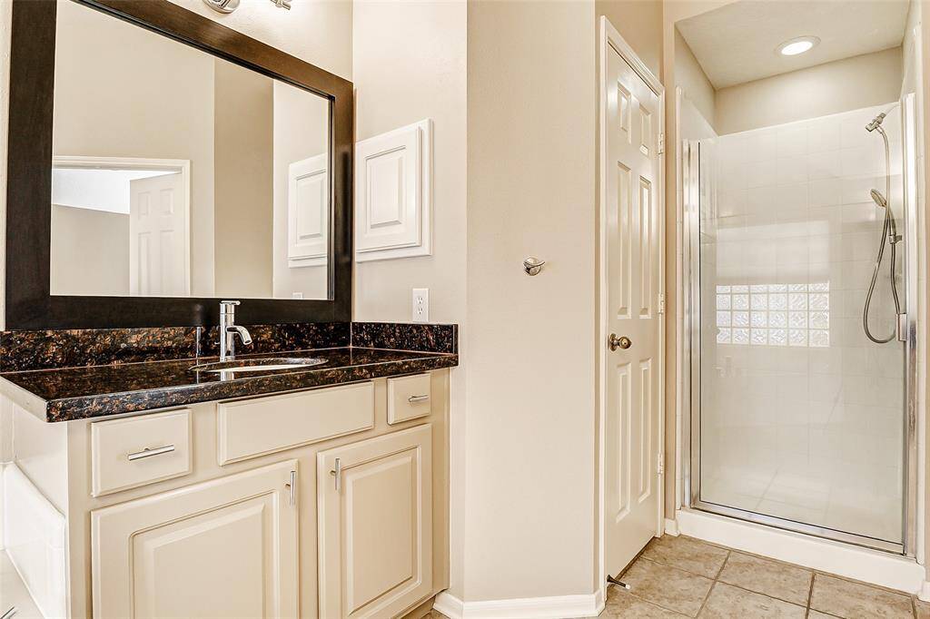 Enjoy enhanced privacy and functionality - a separate shower and enclosed toilet.