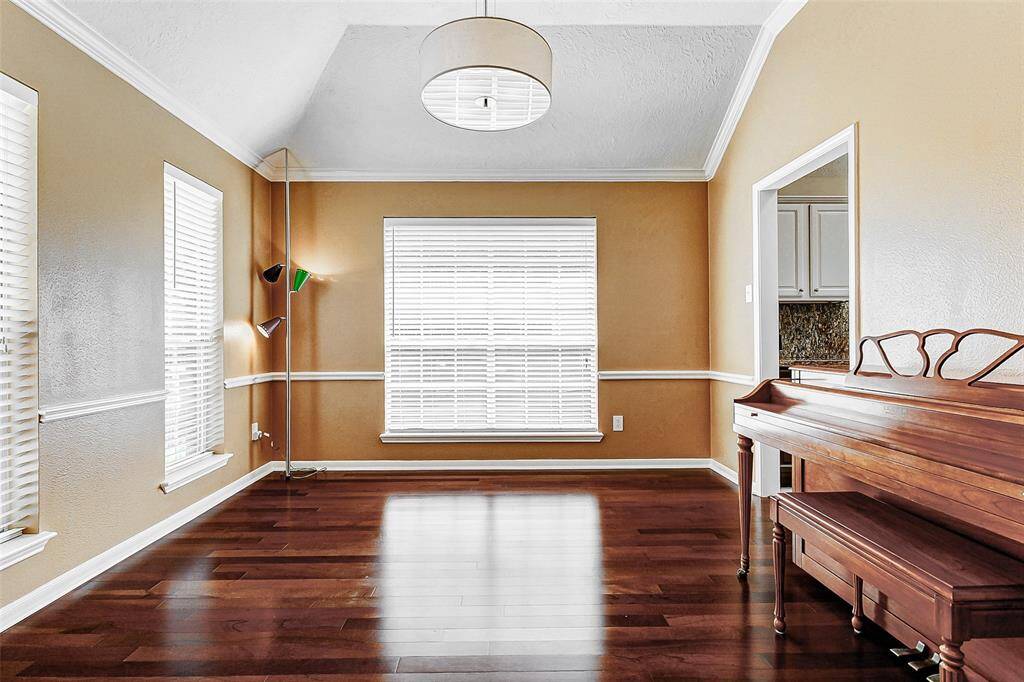 This adaptable flex space empowers you to create the home you've always envisioned.