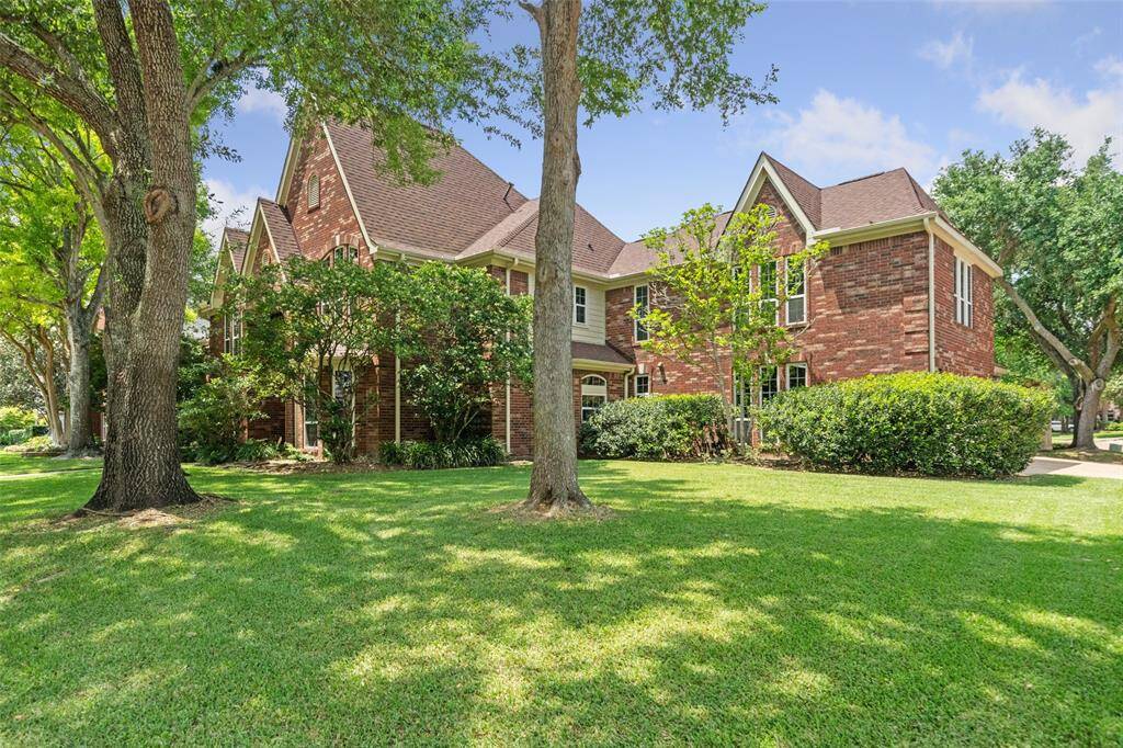Corner lot space with a beautiful front lawn.