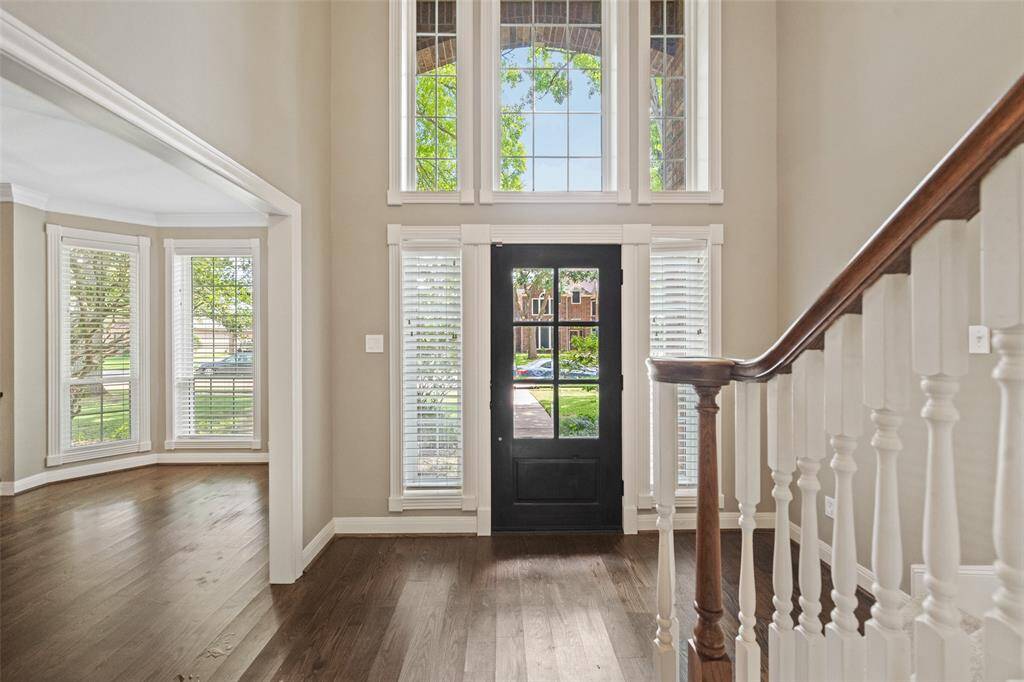 Nicely sized entryway. Formal dining room to your right when you first enter.