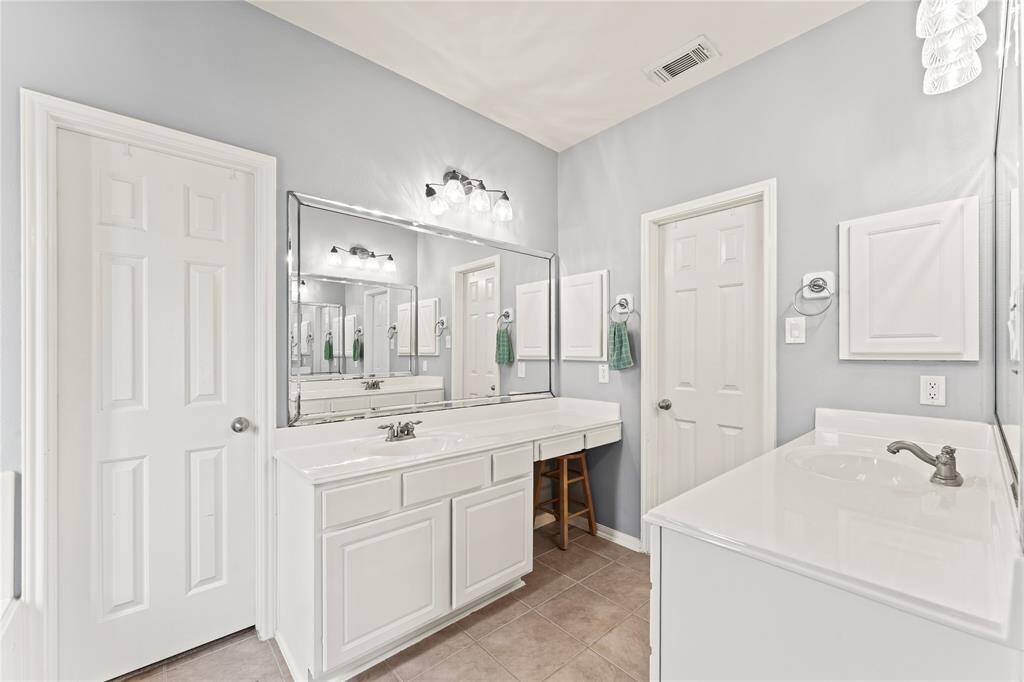 Primary bath. 1st floor