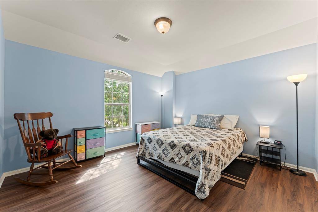 Secondary bedroom 3.2nd Floor