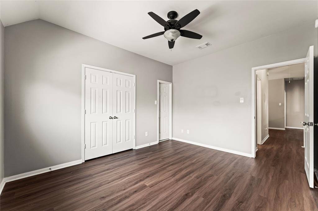 Secondary bedroom 4.2nd floor.