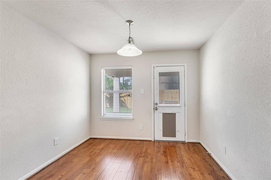 JUST ANOTHER VIEW OF YOUR BREAKFAST ROOM AND THE DOGGIE OR KITTY DOOR IS ALREADY INSTALLED FOR THEM.