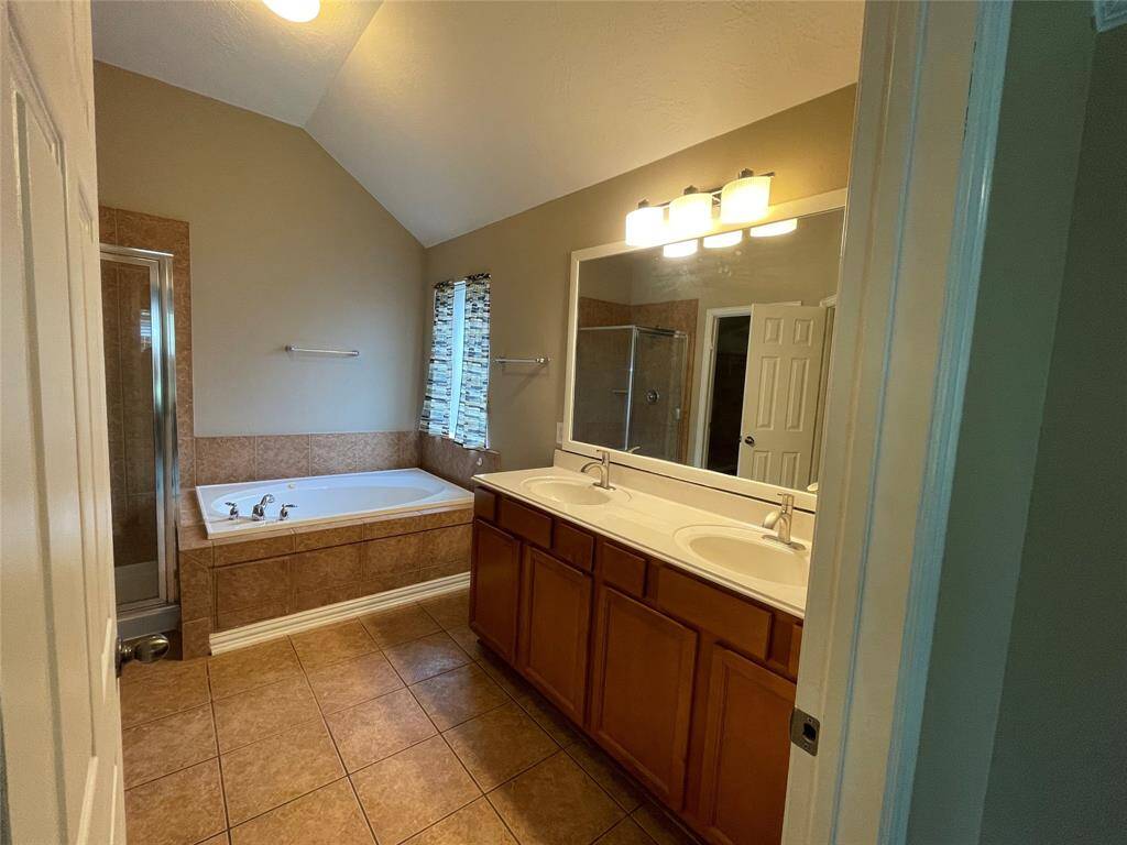 New double sink faucets