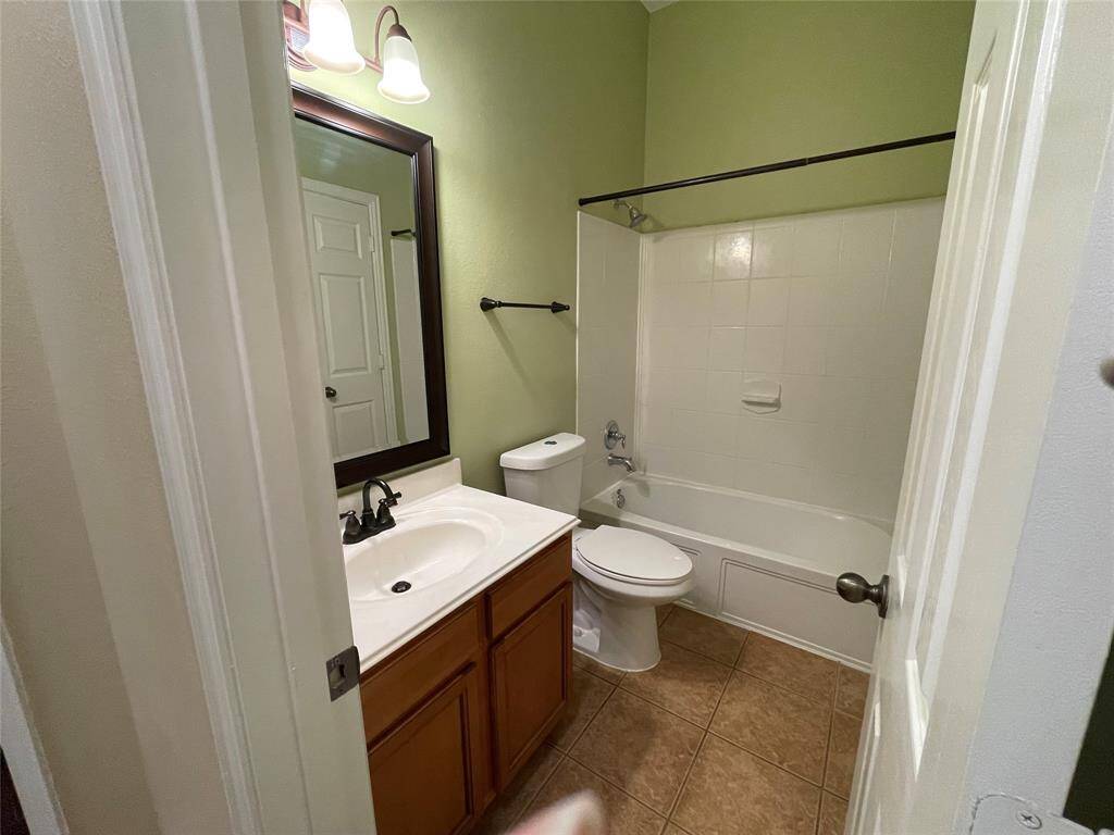 Secondary bath off hallway bath with split bedroom floorplan  master