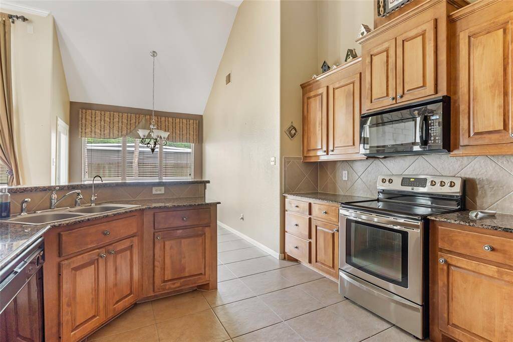 Elegant granite countertops for a sophisticated and functional kitchen space.