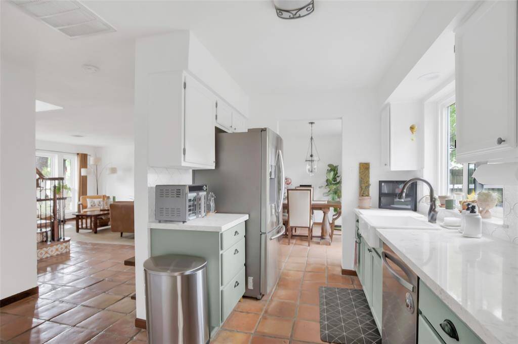Exquisite freshly remodeled Kitchen