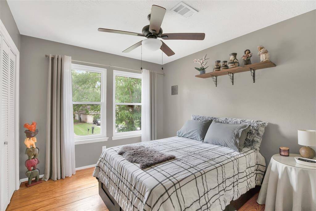 Secondary bedroom
