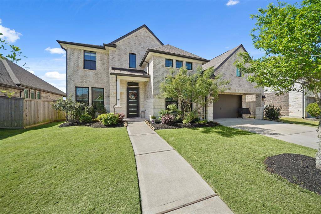 Welcome to this stunning 4-bedroom, 3.5-bath two-story home in the sought-after Jordan Ranch community.