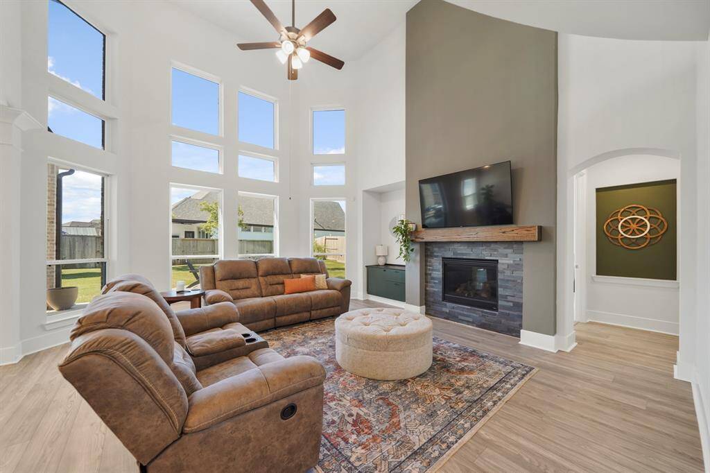 Seamless transition from living to kitchen area.