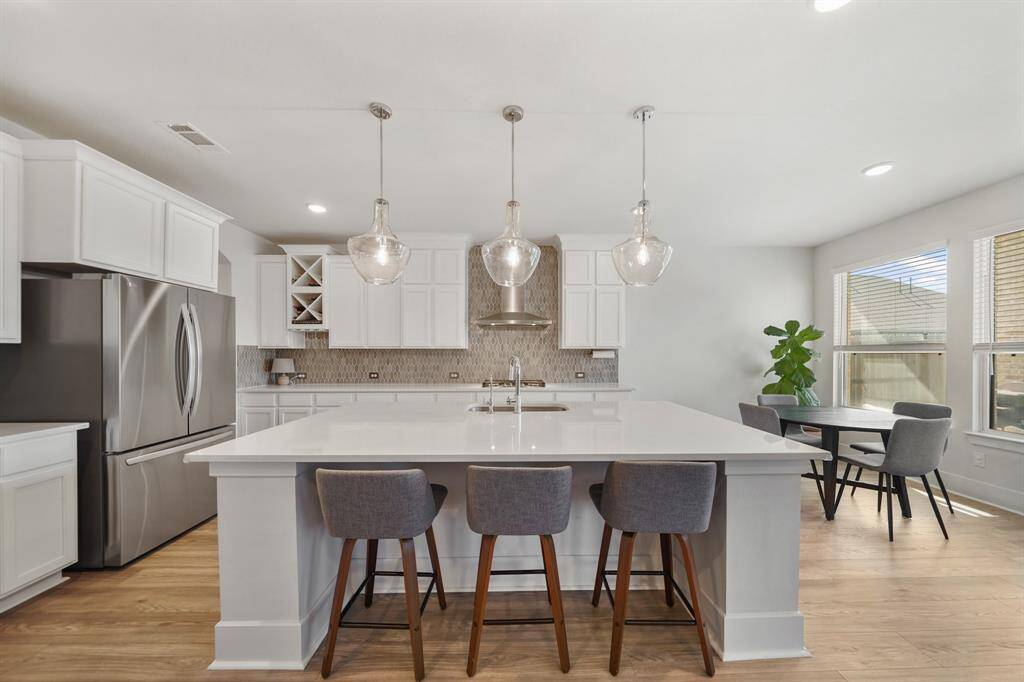 Quartz countertops and stylish backsplash elevate the design.
