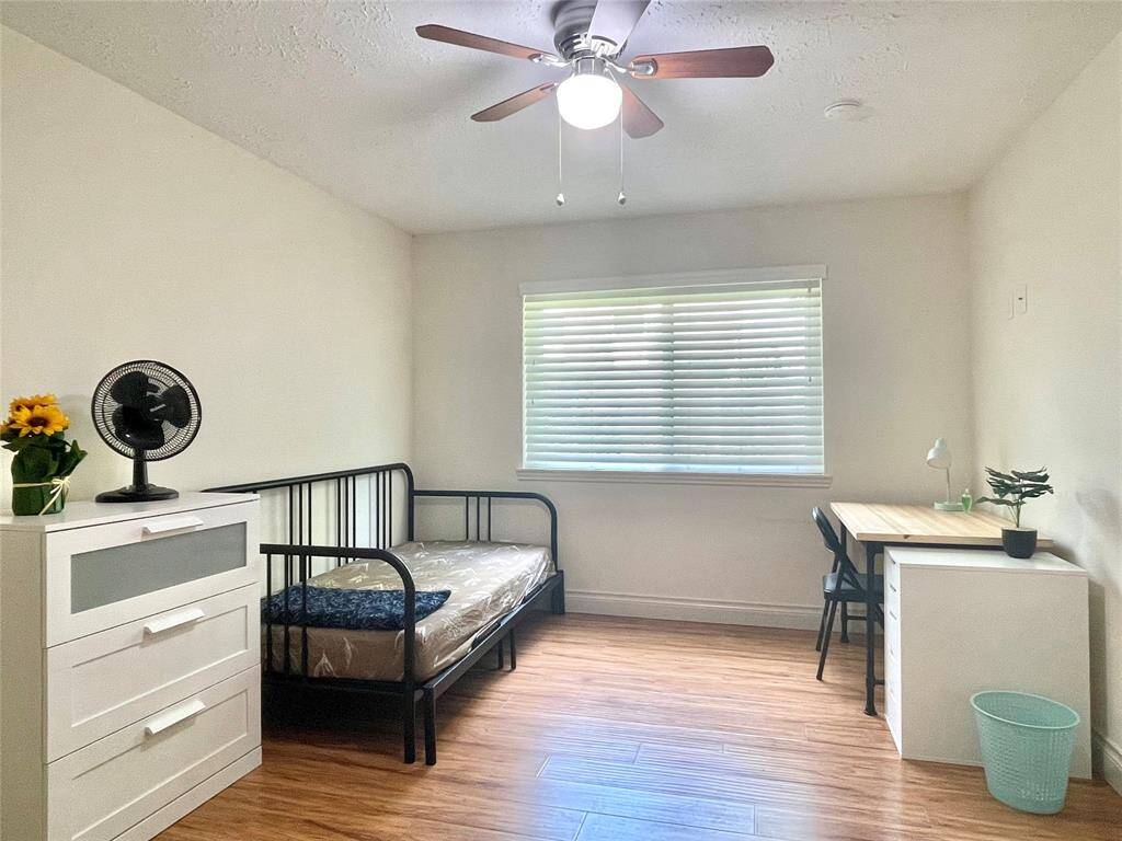 Secondary bedroom 1