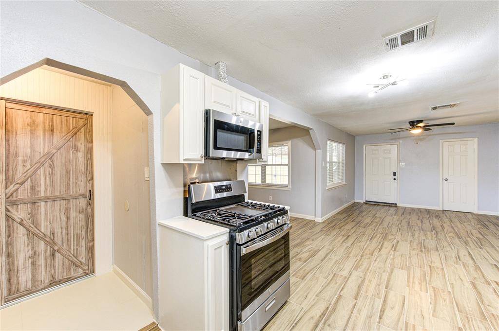 Open Kitchen/ Laundry