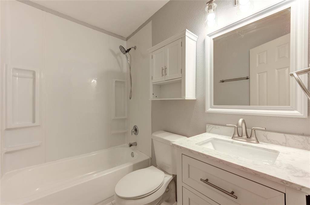 Spacious Bathroom
