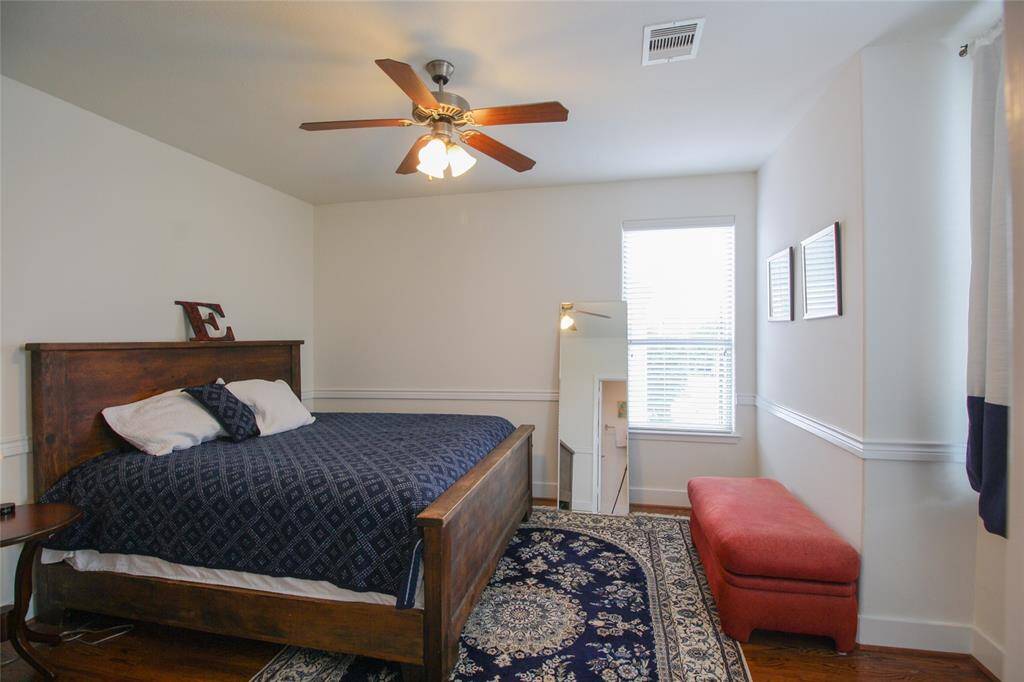 This room easily accommodates larger furniture!