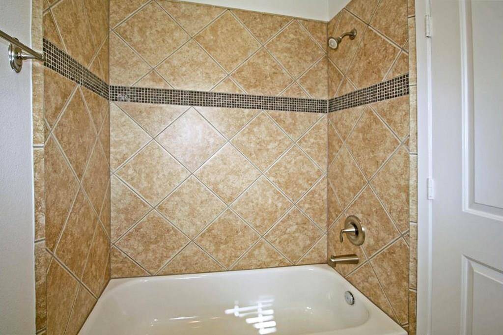 Full Tub/Shower with accent tile.
