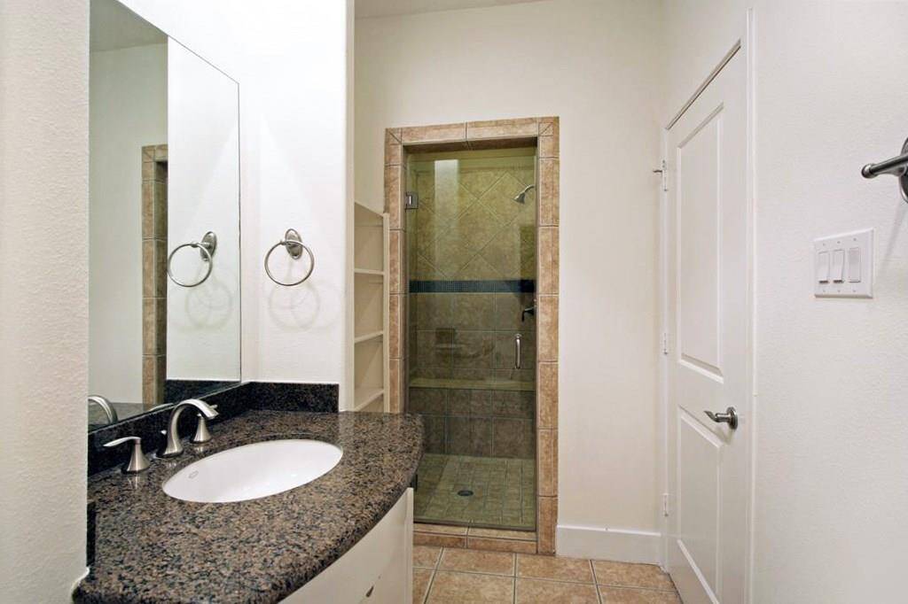 Look at that shower with full bench seat!!! The built-in shelves are on the left.