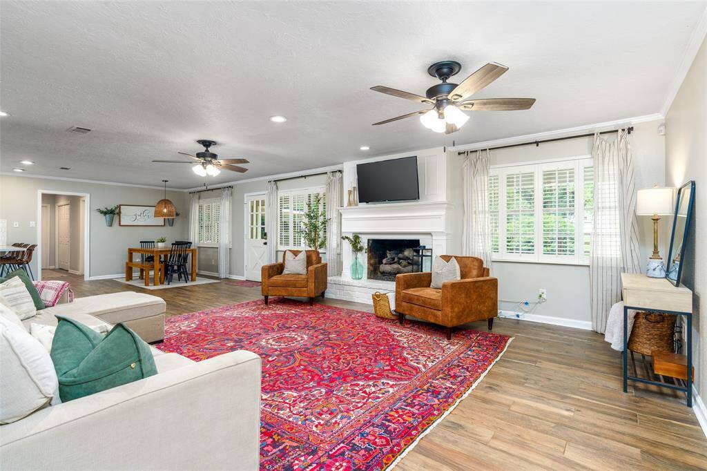 Open to the kitchen and breakfast area.