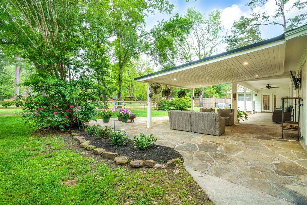 Oversized back patio great for entertaining or.