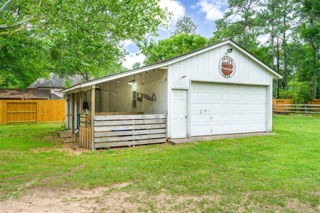 2 car garage shed great for storage. Set up for FFA pets.