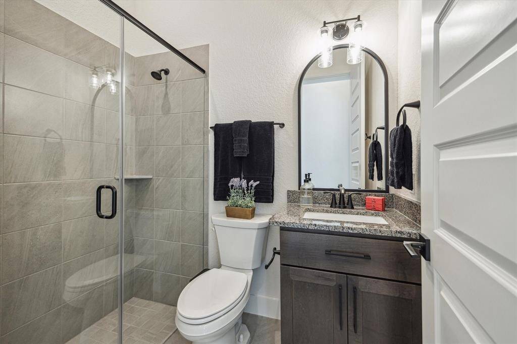 Full bath dwonstairs with easy access to downstairs bedroom.