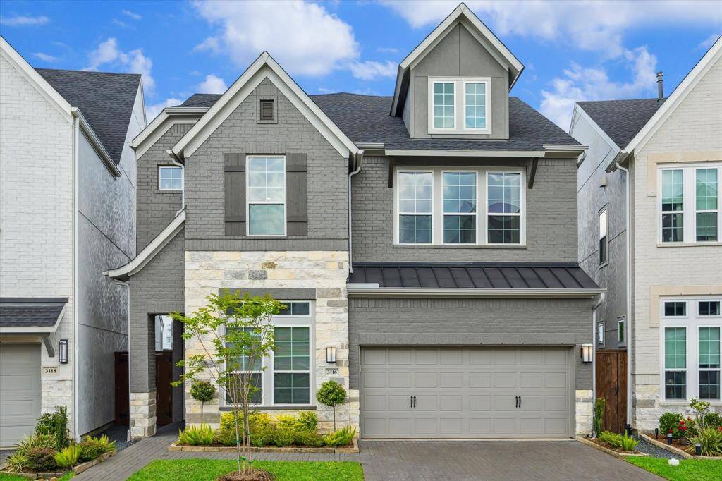 First floor living, plenty of natural light and hardwoods throughout living areas. This is sophisticated living!
