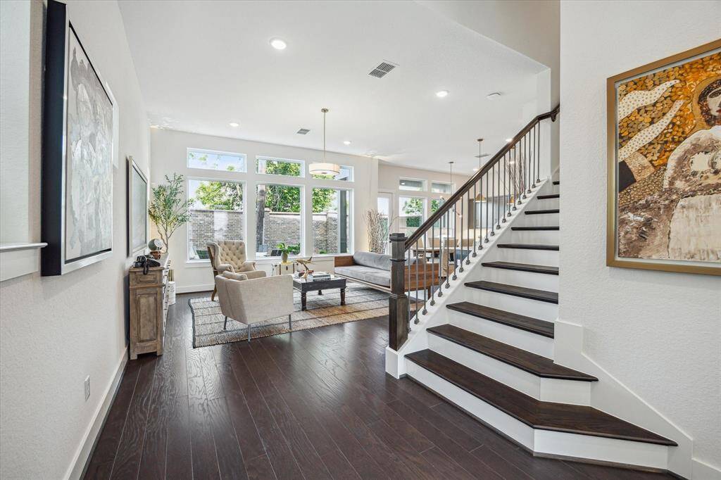 Natural lights floods the living area!