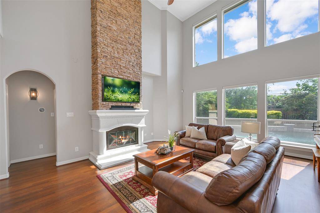 Gas fireplace with beautiful glass rocks