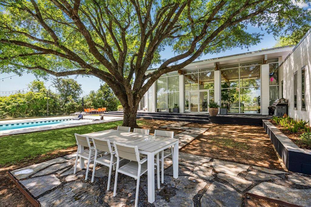 Or how about some outdoor dining under the shade tree? The outdoor grill is included, so just bring your steaks, burgers or dogs and take a load off!