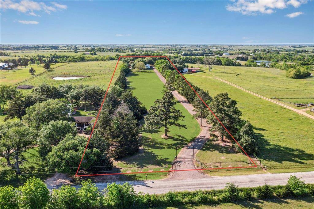 Here is an aerial view and outline of the property...notice the tree line for privacy.