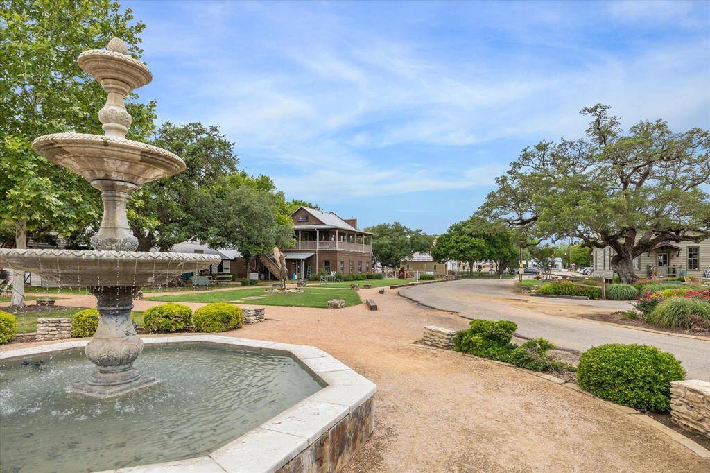 Another view of charming Round Top
