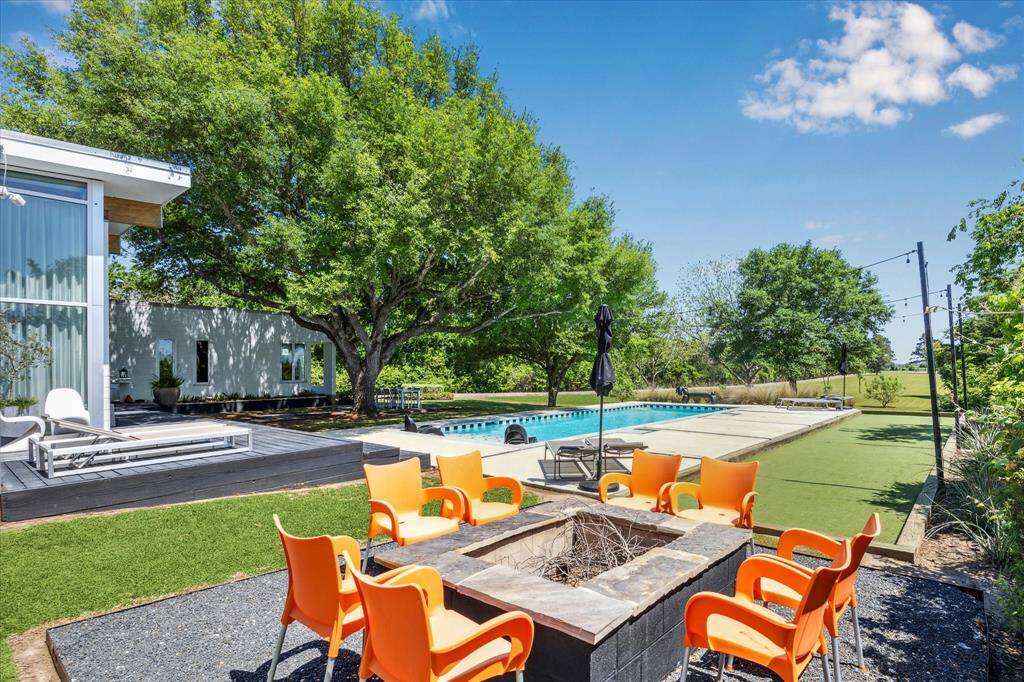 This property is a dream! Lounge by the pool during the day, bocci ball competition in the evening and roast your marshmallows for smores by the fire pit at night!