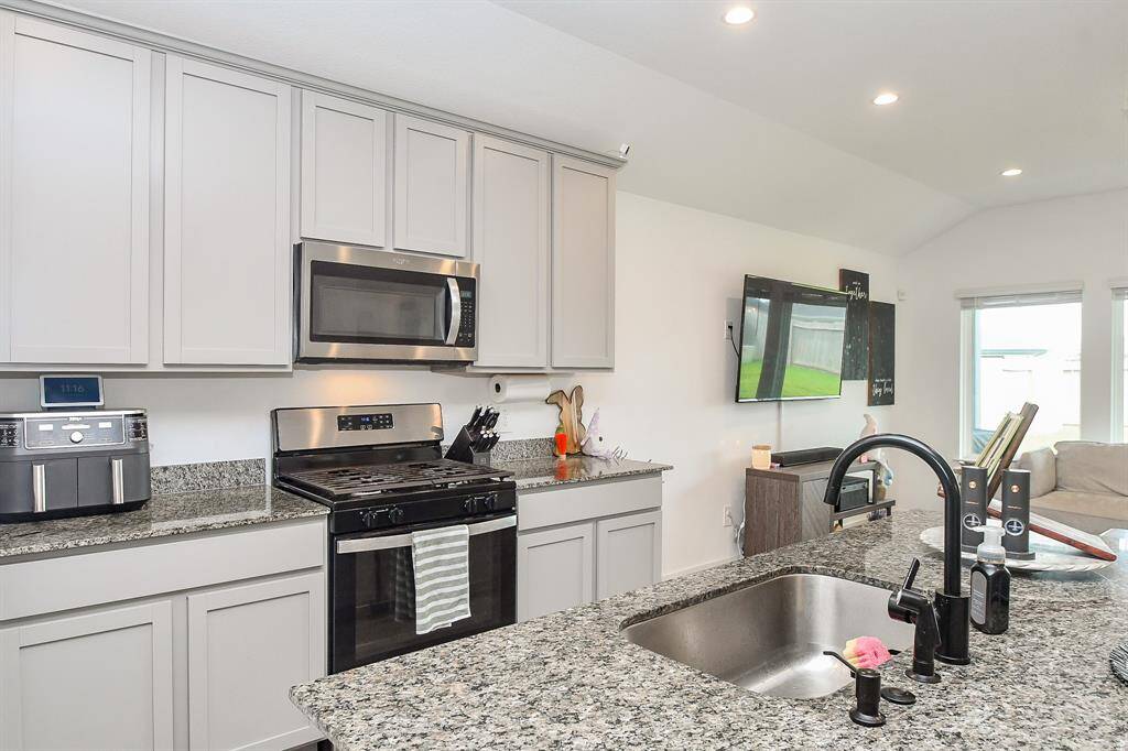 This kitchen is cooking with gas!