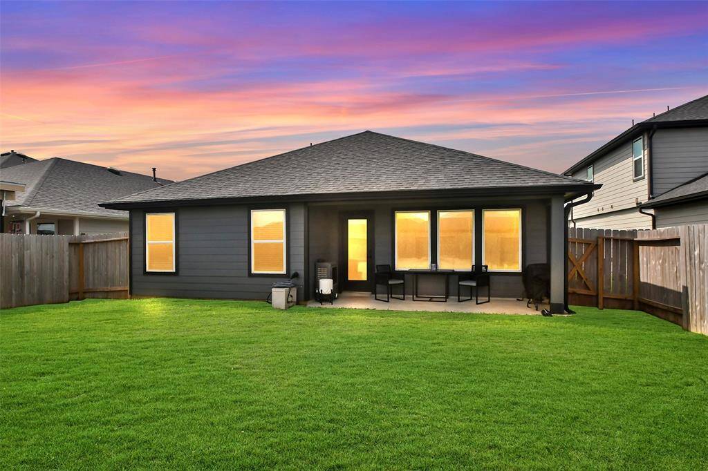 Sunsets and evening relaxation in a great size yard with a large patio