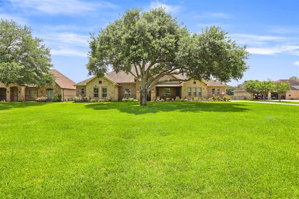 This large oak tree stretches to cover a large portion of the Front Yard, providing an abundance of shade and a great spot for playing catch. Being positioned far off the road adds a sense of privacy, while also adding to its impressive curb appeal.