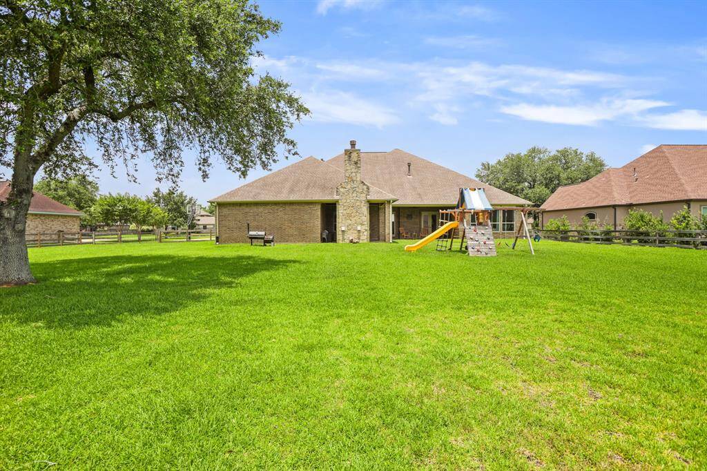 This spacious Backyard is ready for you to make it your own. Whether you choose to add a pool, raised garden beds, or a trampoline, there is room for kids to explore and dogs to roam. This is urban country living at its finest!