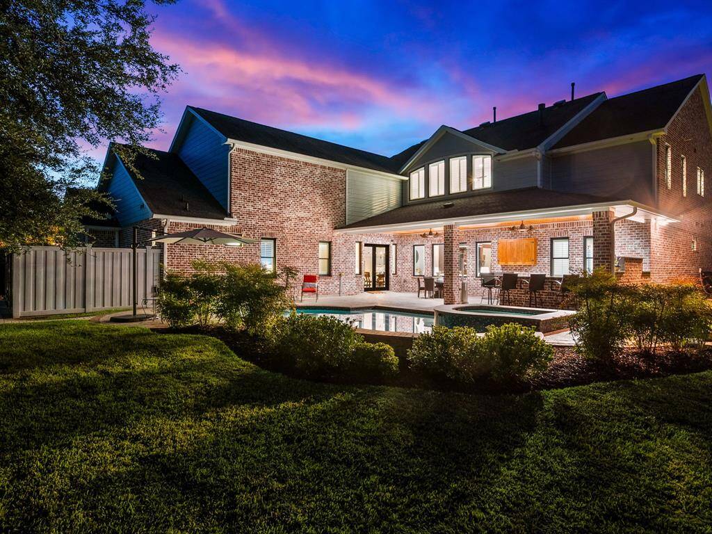 Experience luxury at its finest in Weston Lakes. This exceptional custom-built estate features 6 bedrooms (4 primary suites), 6 full bathrooms, and a 4 car oversized garage. Situated on over half an acre of picturesque land, this home offers a tranquil outdoor oasis perfect for relaxation and entertainment.