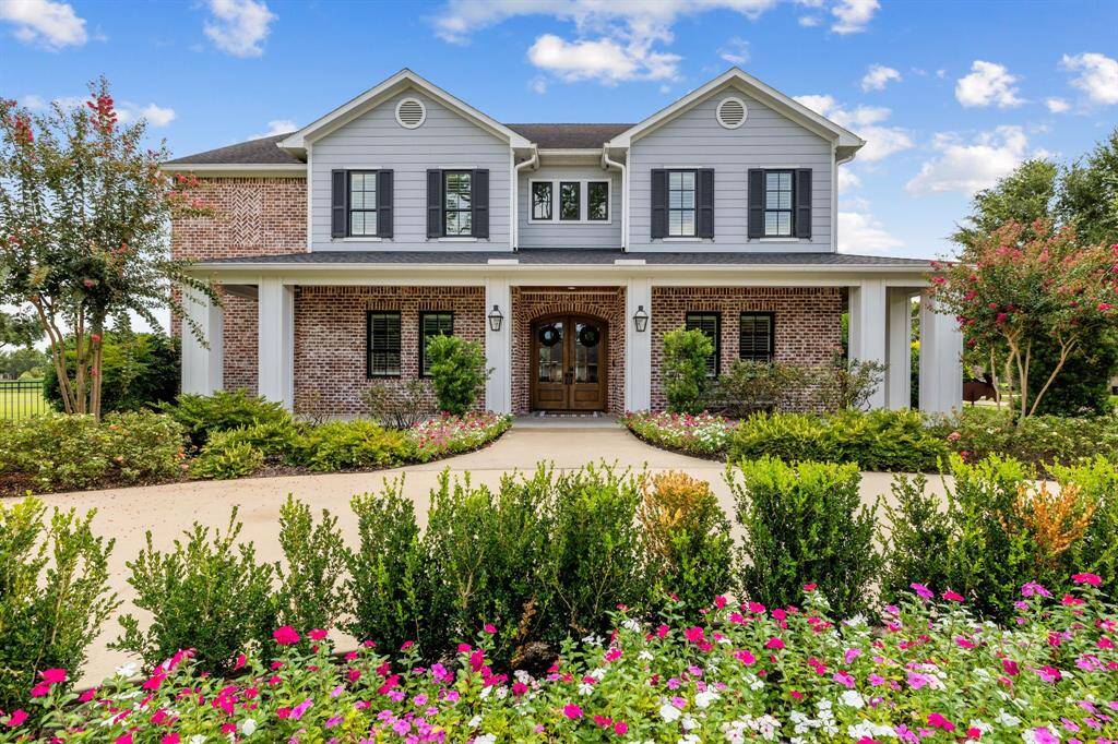 The covered front porch is perfect for neighborhood events or sipping your morning coffee. Plus location is ideal being only a few minutes from the main entrance of Weston Lakes for quick access in and out of the community.