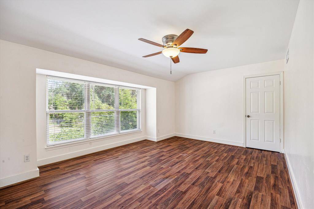 Upstairs large bedroom!
