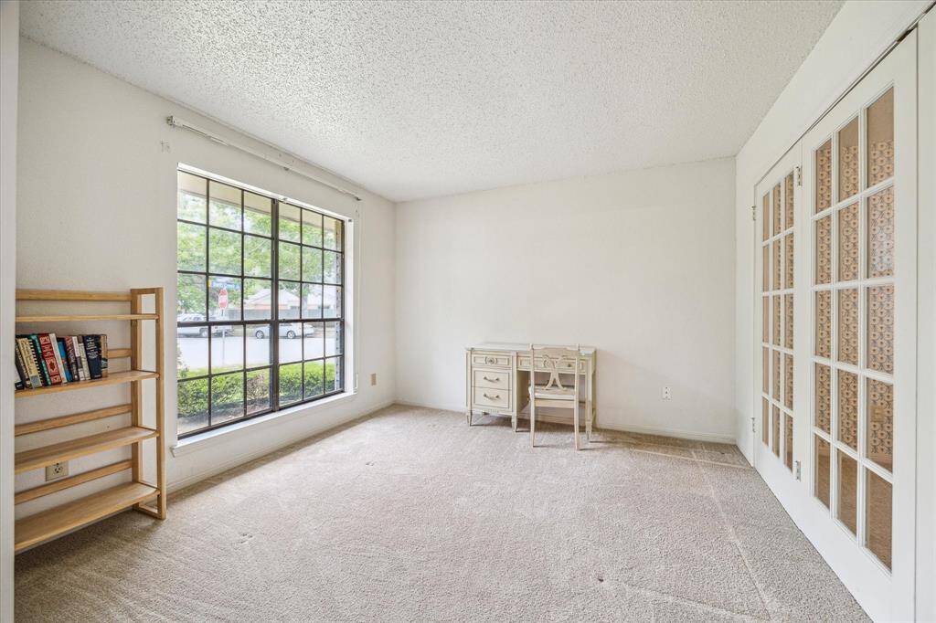 Spacious study!